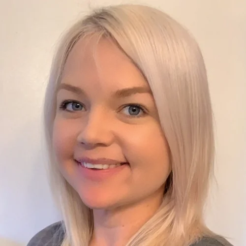 Head shot of Vanessa Hull